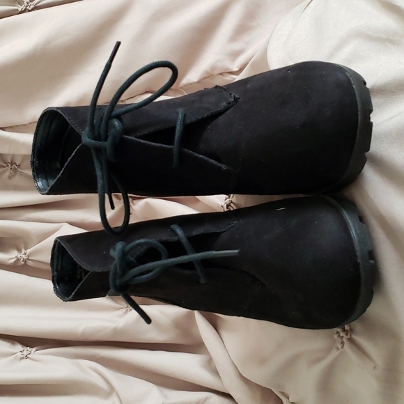 Merona Black Faux Suede Lace-Up Wedge Heel Booties Size 8 - Picture 3 of 6